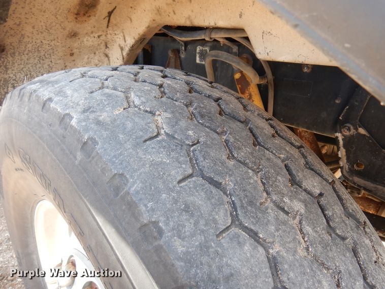 image for item DJ0806 2001 Peterbilt 378  semi truck