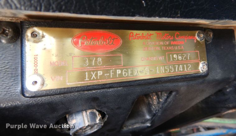 image for item DJ0806 2001 Peterbilt 378  semi truck