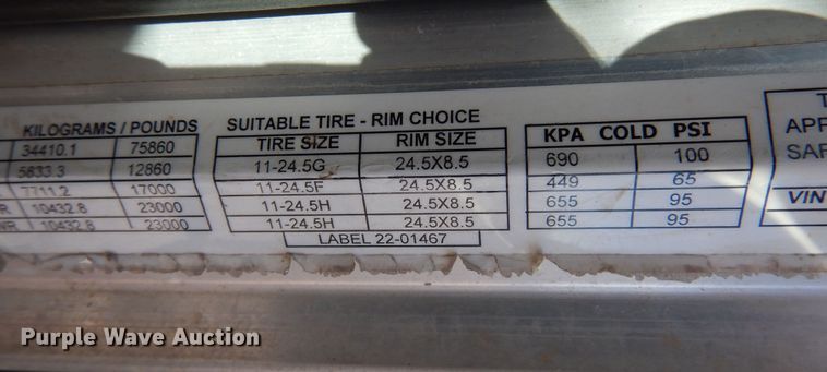 image for item DJ0806 2001 Peterbilt 378  semi truck