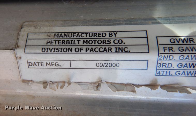 image for item DJ0806 2001 Peterbilt 378  semi truck