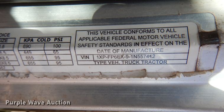 image for item DJ0806 2001 Peterbilt 378  semi truck