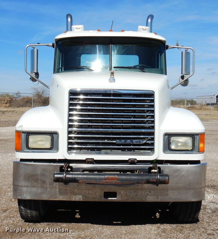 image for item DJ0807 2013 Mack CHU613  semi truck