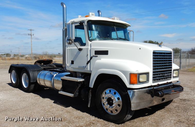 image for item DJ0807 2013 Mack CHU613  semi truck