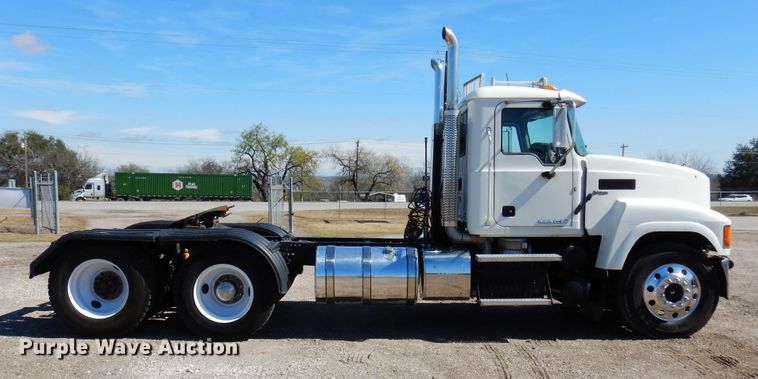 image for item DJ0807 2013 Mack CHU613  semi truck