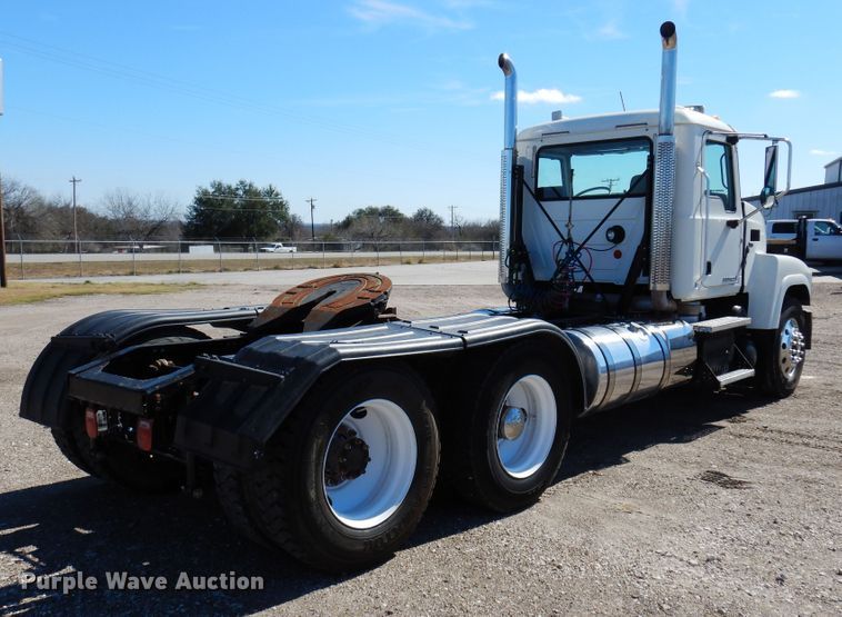 image for item DJ0807 2013 Mack CHU613  semi truck
