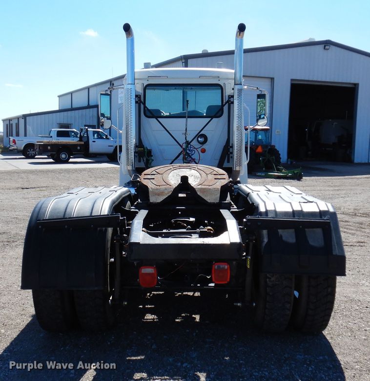 image for item DJ0807 2013 Mack CHU613  semi truck