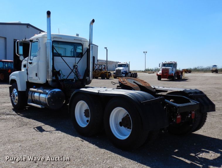 image for item DJ0807 2013 Mack CHU613  semi truck