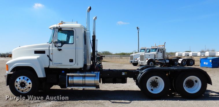 image for item DJ0807 2013 Mack CHU613  semi truck