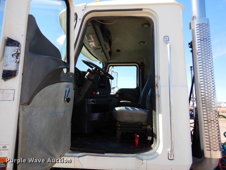 image for item DJ0807 2013 Mack CHU613  semi truck