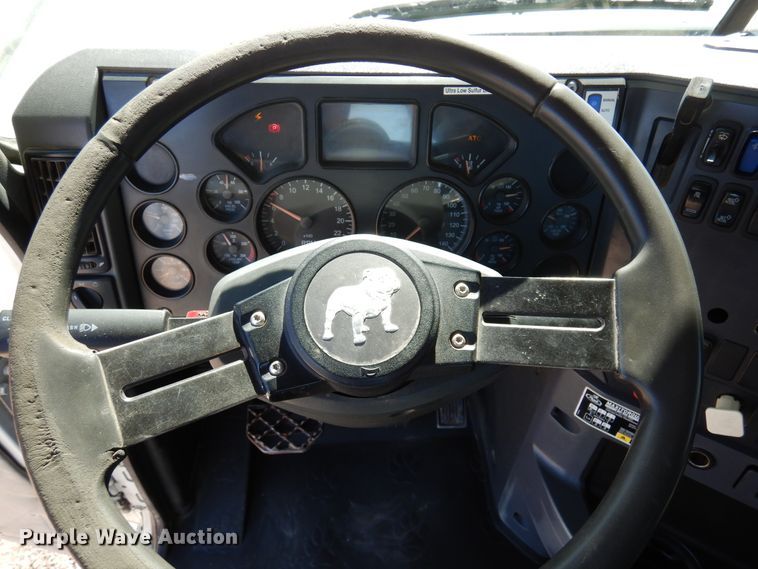 image for item DJ0807 2013 Mack CHU613  semi truck