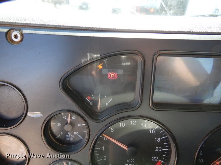 image for item DJ0807 2013 Mack CHU613  semi truck