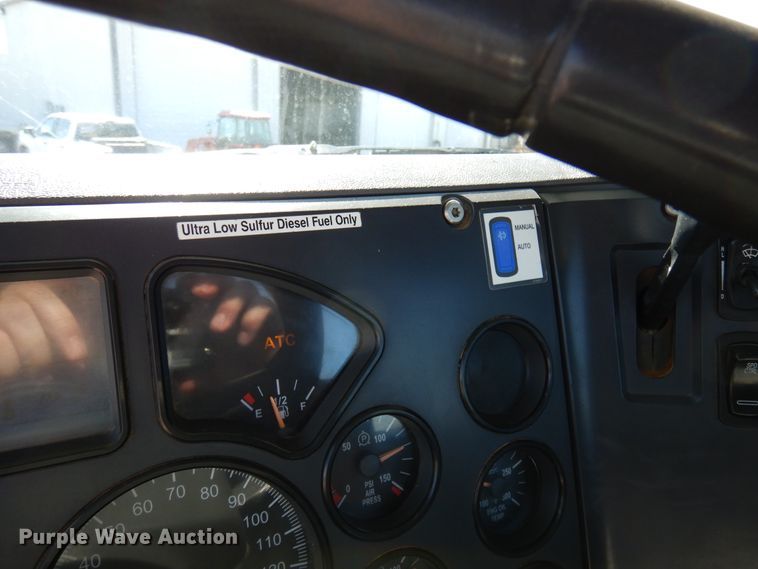 image for item DJ0807 2013 Mack CHU613  semi truck