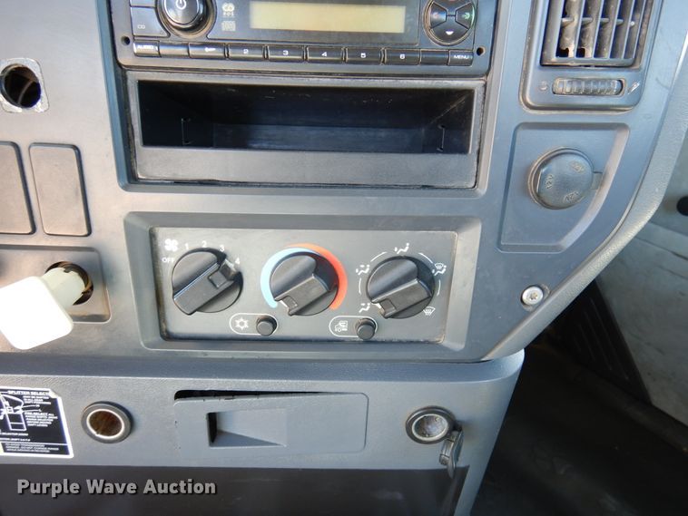 image for item DJ0807 2013 Mack CHU613  semi truck