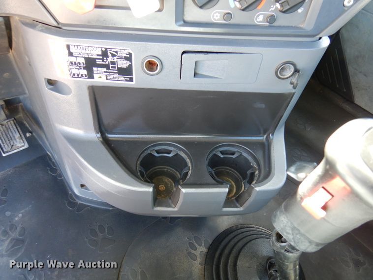 image for item DJ0807 2013 Mack CHU613  semi truck