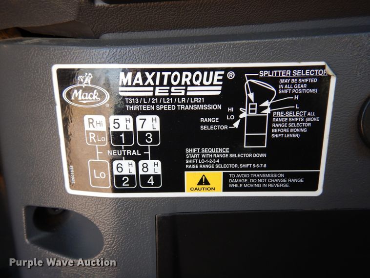 image for item DJ0807 2013 Mack CHU613  semi truck