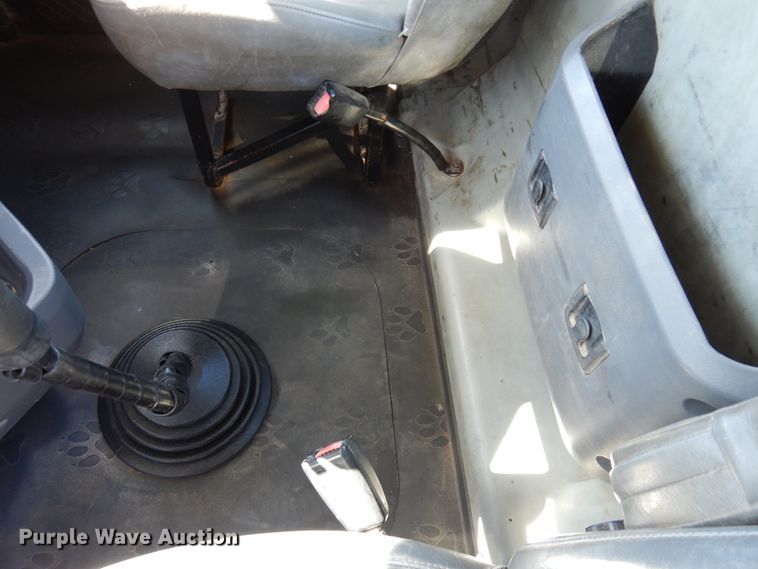 image for item DJ0807 2013 Mack CHU613  semi truck