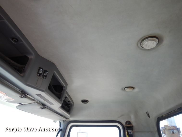 image for item DJ0807 2013 Mack CHU613  semi truck