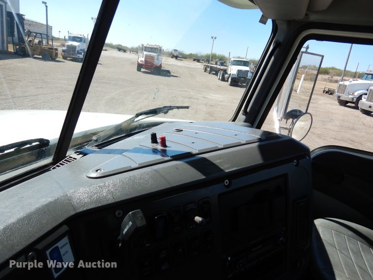 image for item DJ0807 2013 Mack CHU613  semi truck