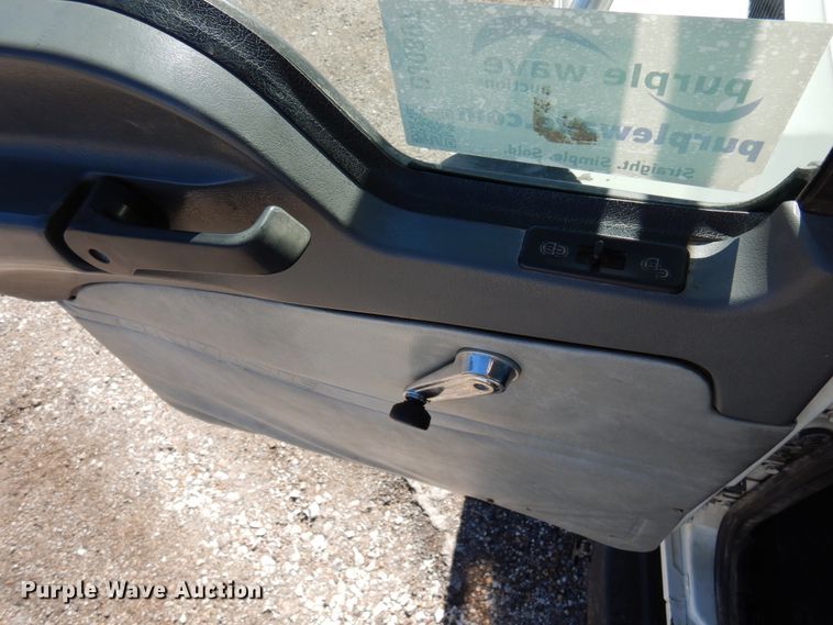 image for item DJ0807 2013 Mack CHU613  semi truck