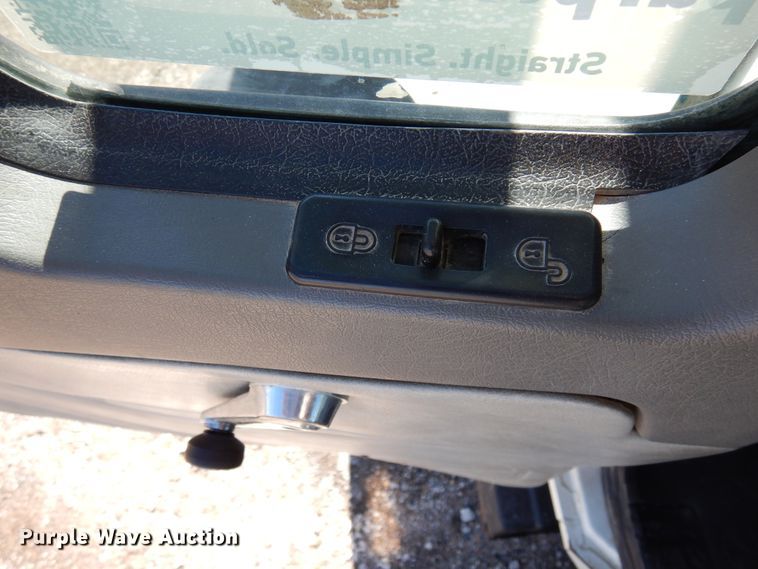 image for item DJ0807 2013 Mack CHU613  semi truck