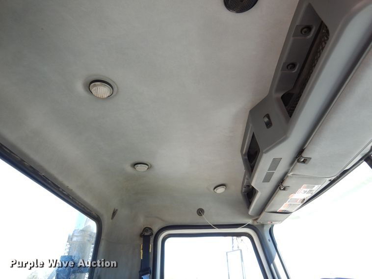 image for item DJ0807 2013 Mack CHU613  semi truck