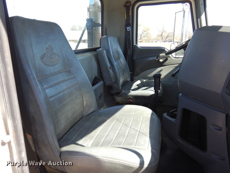 image for item DJ0807 2013 Mack CHU613  semi truck