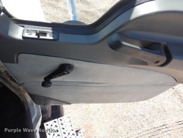 image for item DJ0807 2013 Mack CHU613  semi truck