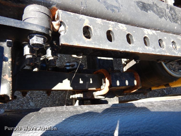 image for item DJ0807 2013 Mack CHU613  semi truck