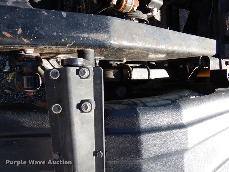 image for item DJ0807 2013 Mack CHU613  semi truck