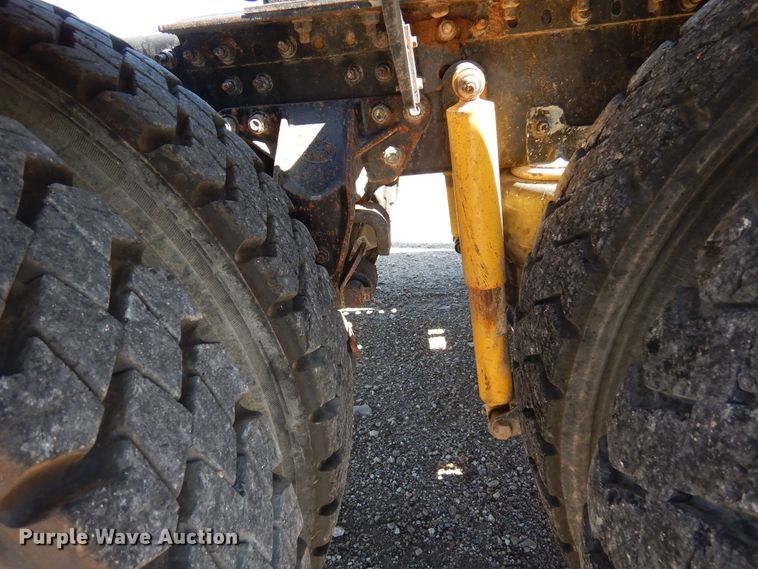 image for item DJ0807 2013 Mack CHU613  semi truck