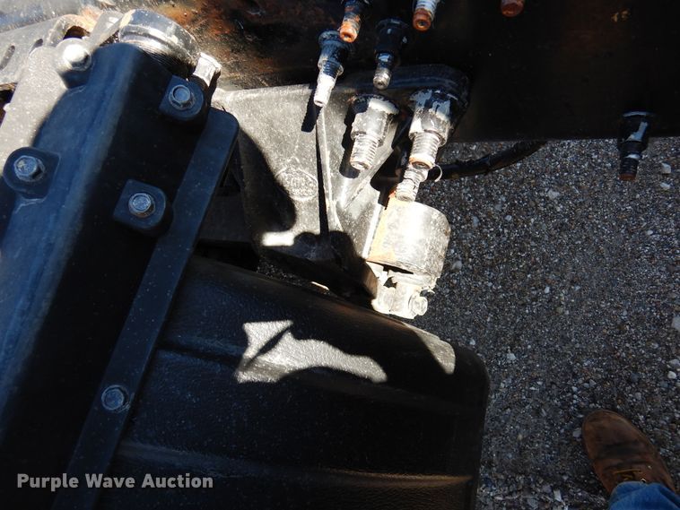 image for item DJ0807 2013 Mack CHU613  semi truck