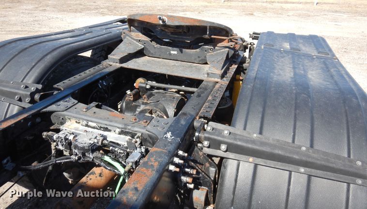 image for item DJ0807 2013 Mack CHU613  semi truck