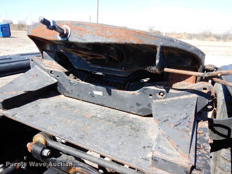 image for item DJ0807 2013 Mack CHU613  semi truck