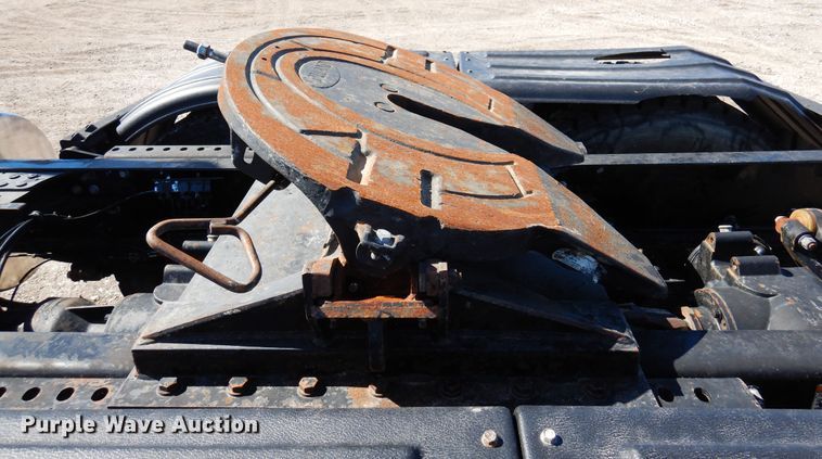 image for item DJ0807 2013 Mack CHU613  semi truck