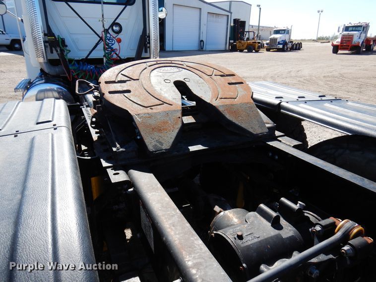 image for item DJ0807 2013 Mack CHU613  semi truck