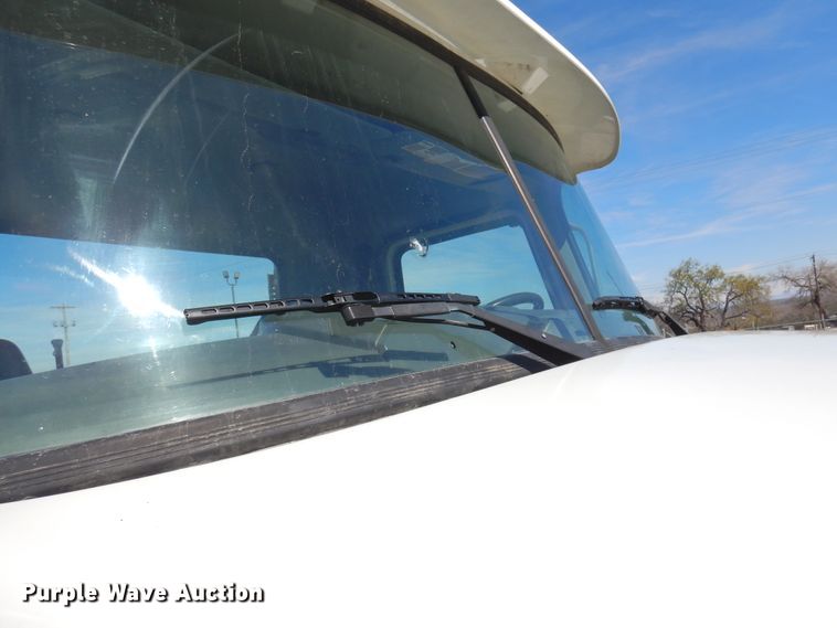 image for item DJ0807 2013 Mack CHU613  semi truck