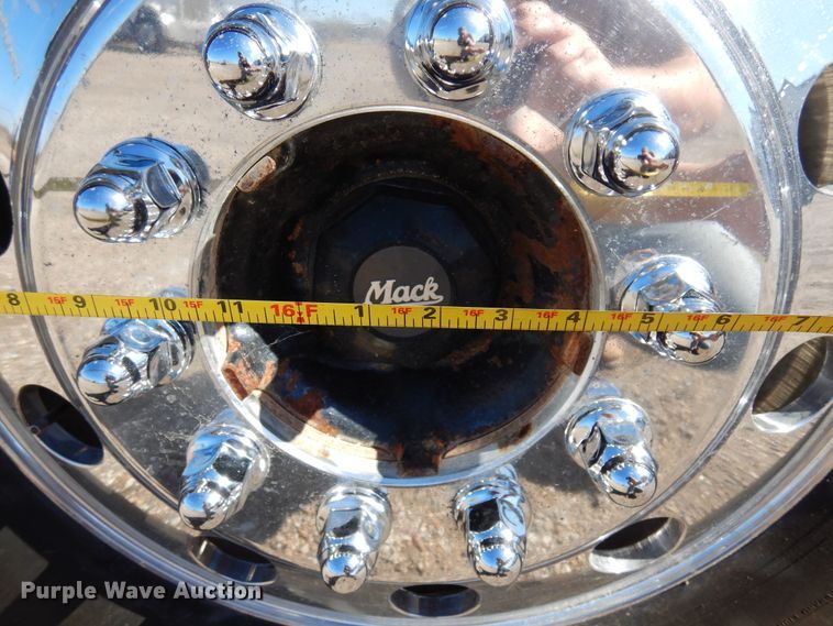 image for item DJ0807 2013 Mack CHU613  semi truck