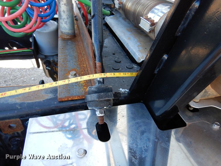 image for item DJ0807 2013 Mack CHU613  semi truck