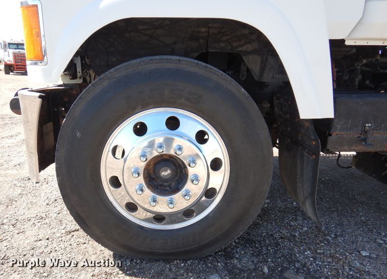 image for item DJ0807 2013 Mack CHU613  semi truck