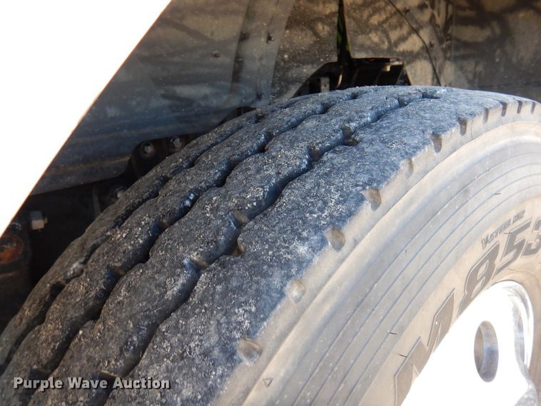 image for item DJ0807 2013 Mack CHU613  semi truck