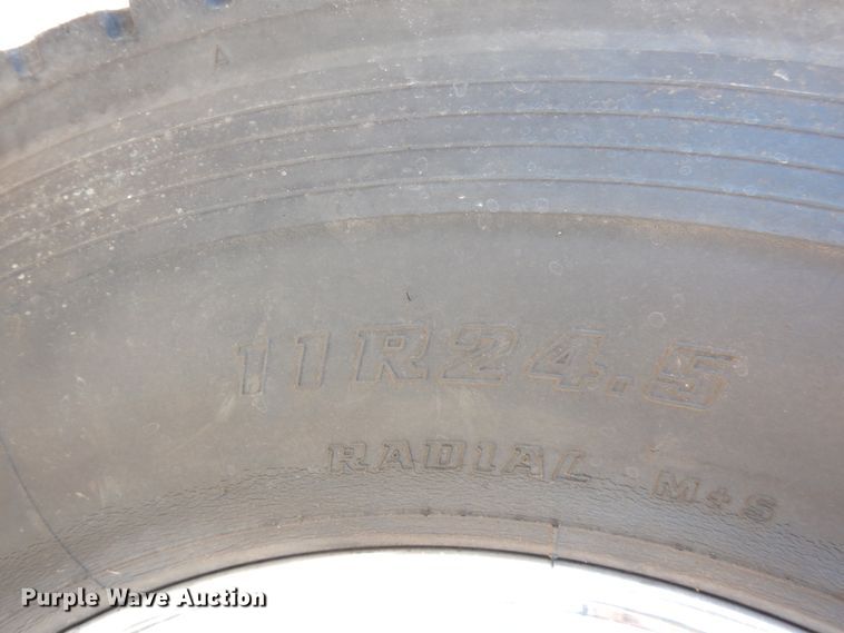 image for item DJ0807 2013 Mack CHU613  semi truck