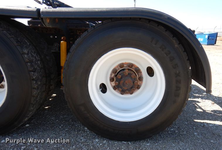 image for item DJ0807 2013 Mack CHU613  semi truck