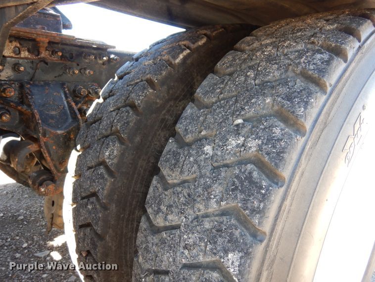 image for item DJ0807 2013 Mack CHU613  semi truck