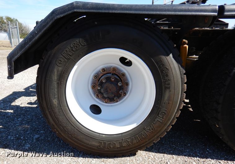 image for item DJ0807 2013 Mack CHU613  semi truck