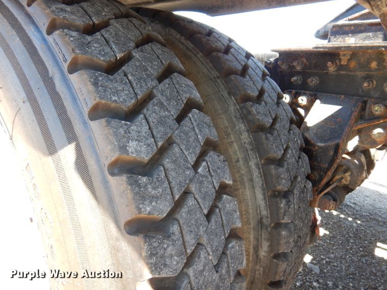 image for item DJ0807 2013 Mack CHU613  semi truck