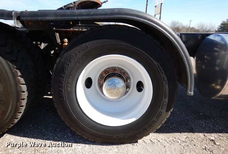 image for item DJ0807 2013 Mack CHU613  semi truck