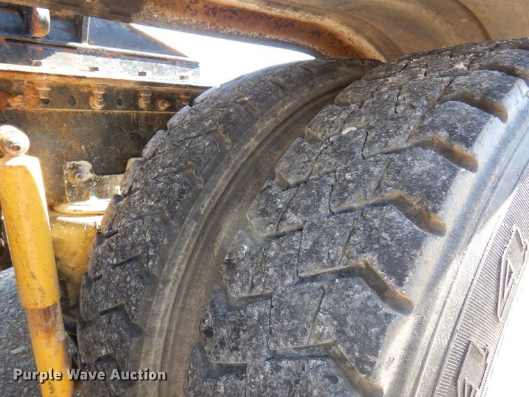 image for item DJ0807 2013 Mack CHU613  semi truck