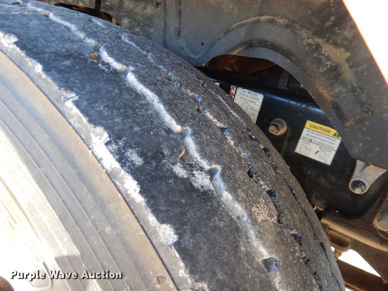 image for item DJ0807 2013 Mack CHU613  semi truck