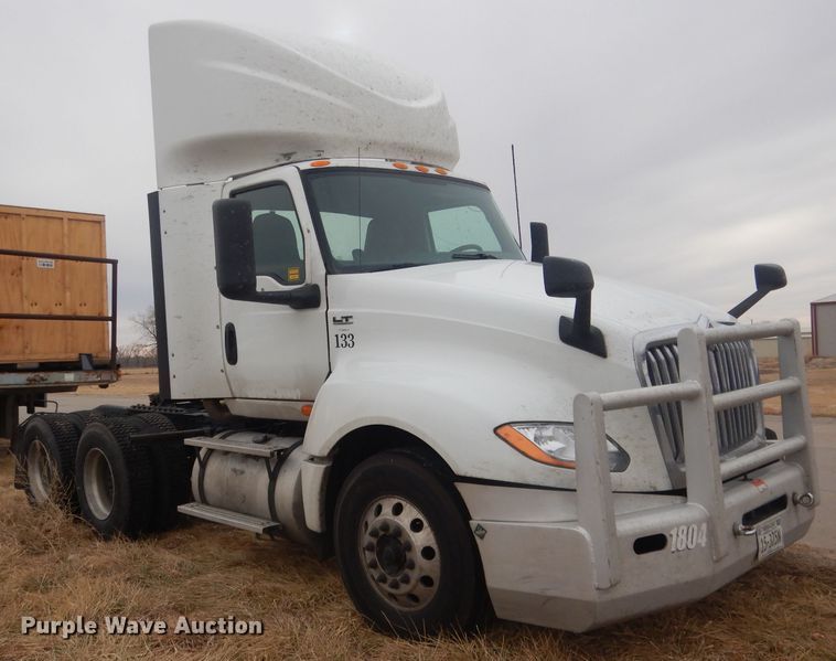 image for item DJ1251 2018 International LT62F  semi truck
