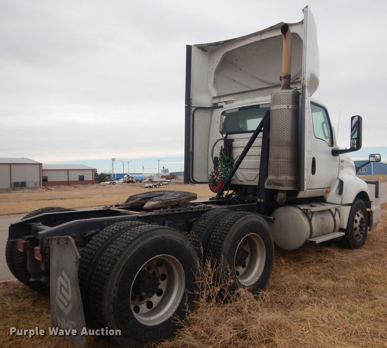 image for item DJ1251 2018 International LT62F  semi truck